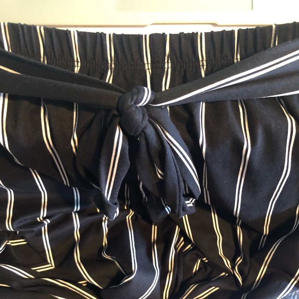 MAXINE NICHOLS WOMEN’S BLACK AND WHITE PANTS/ TIE WAIST ATTACHED TO PANTS SIZE M - Picture 6 of 6